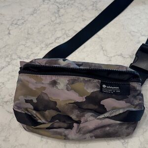 Lululemon camo belt bag. Like new.